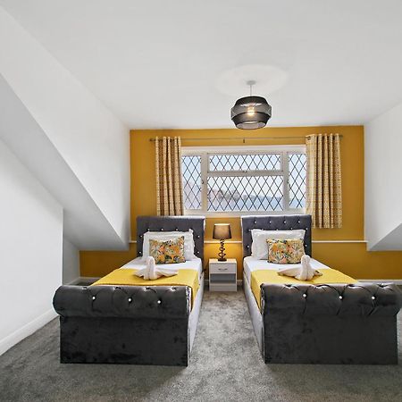 Home In Woodhouse, Leeds ลีดส์ ภายนอก รูปภาพ