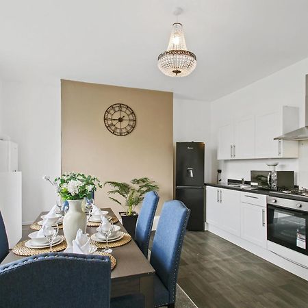 Home In Woodhouse, Leeds ลีดส์ ภายนอก รูปภาพ