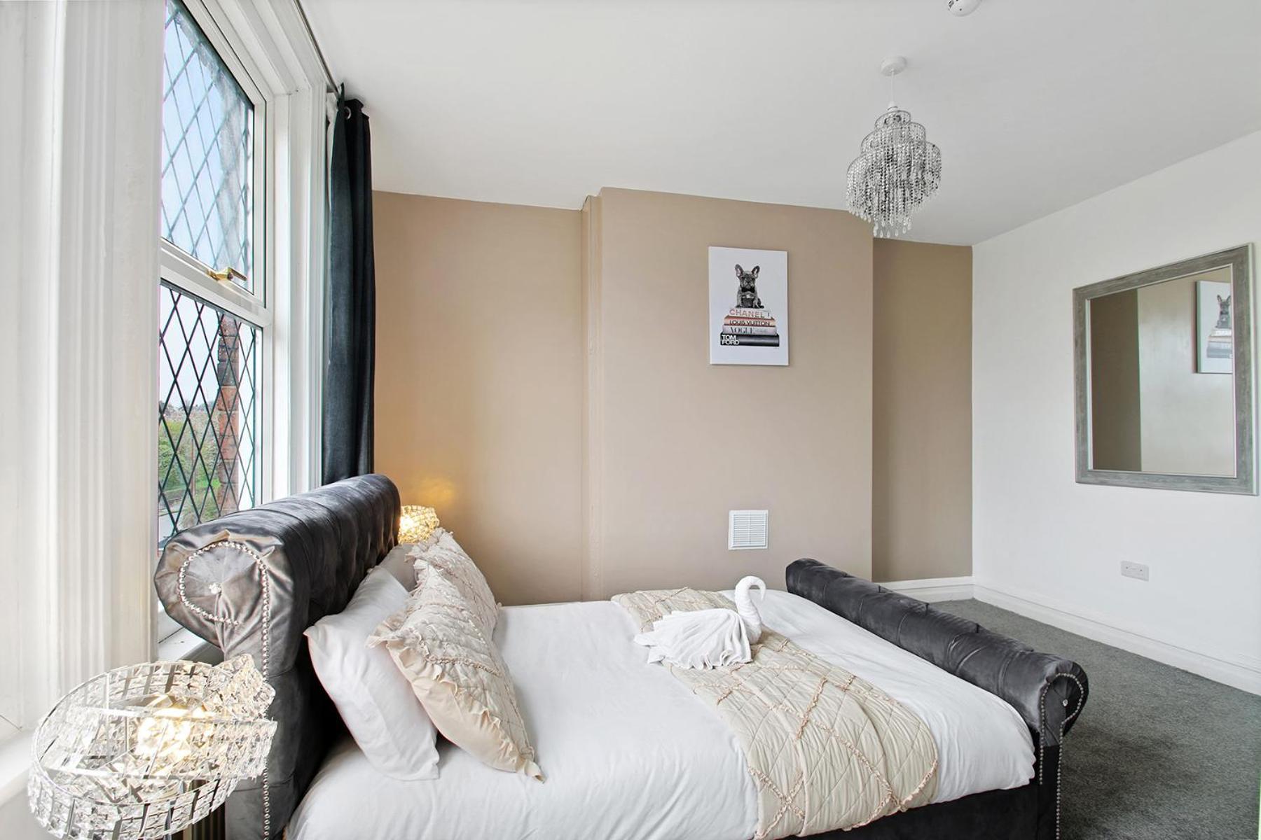 Home In Woodhouse, Leeds ลีดส์ ภายนอก รูปภาพ