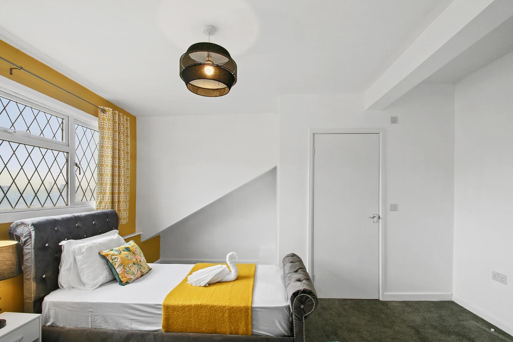 Home In Woodhouse, Leeds ลีดส์ ภายนอก รูปภาพ