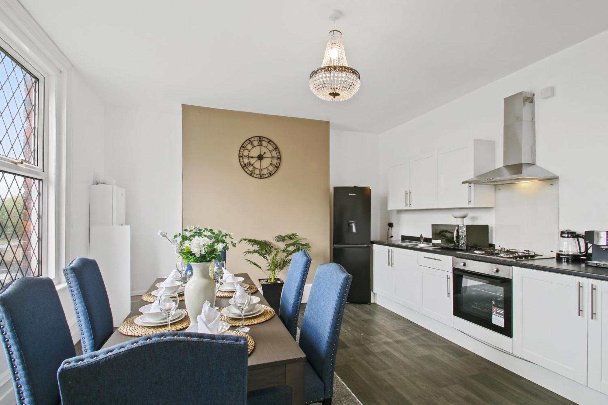 Home In Woodhouse, Leeds ลีดส์ ภายนอก รูปภาพ